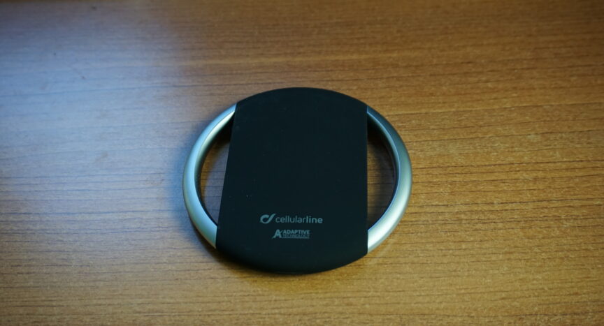 DSC02454 864x467 - CellularLine Wireless Fast Charger - recensione