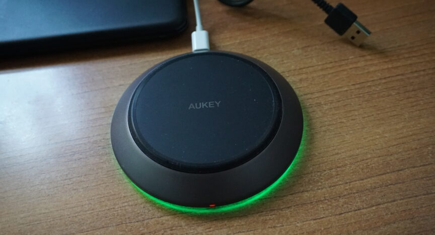 DSC00576 864x467 - Aukey LC-Q11 caricatore wireless RGB recensione