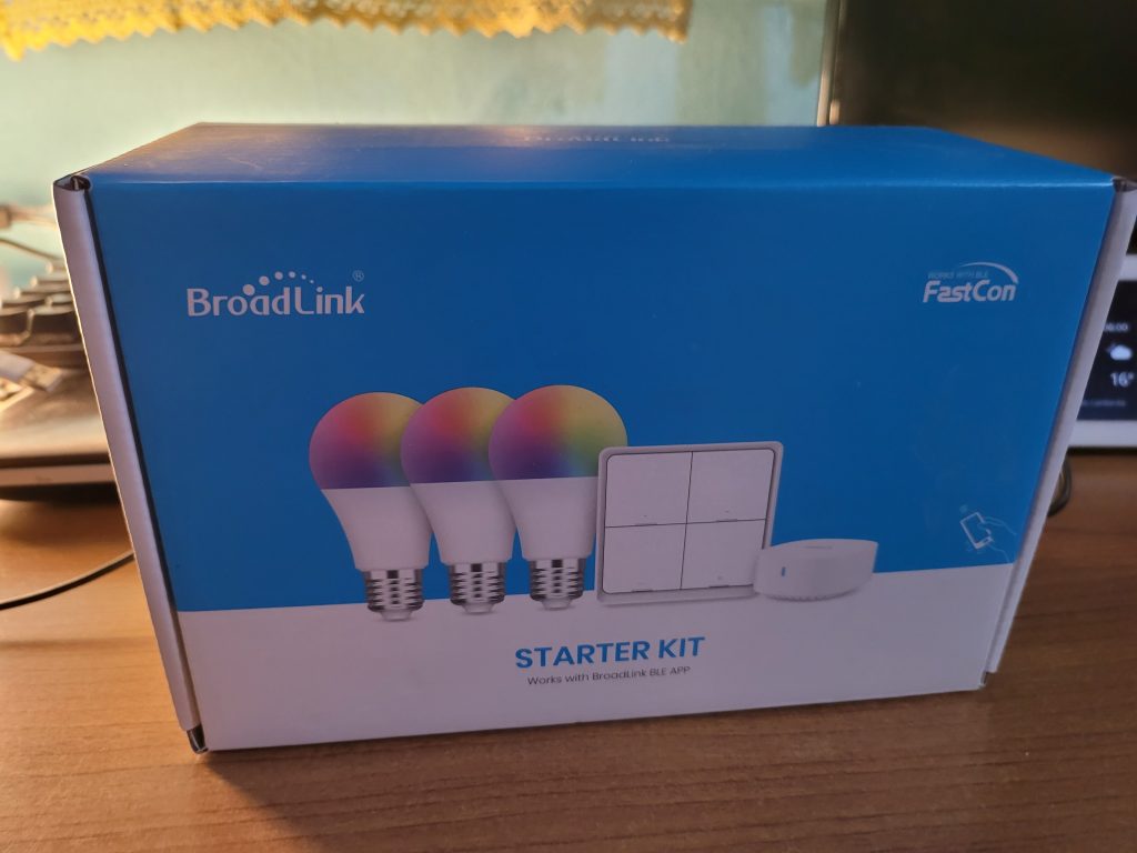 Negli ultimi giorni ho provato Il Broadlink starter Kit che consente di rendere domotiche le luci della propria abitazione in modo semplice e veloce. come funziona