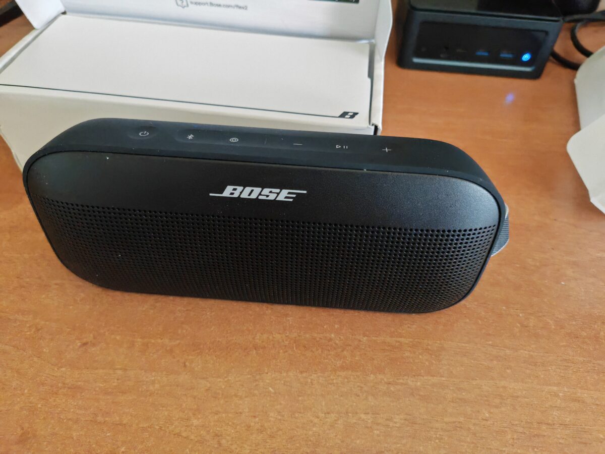Vista frontale di Bose SoundLink Flex