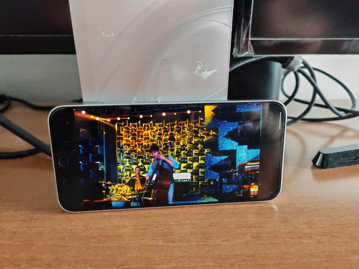 Display AMOLED da 6,57 pollici di Oppo Reno 16 F 5G
