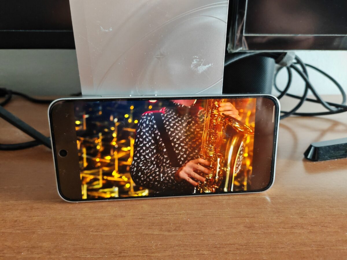 Display AMOLED da 6,57 pollici di Oppo Reno 16 F 5G
