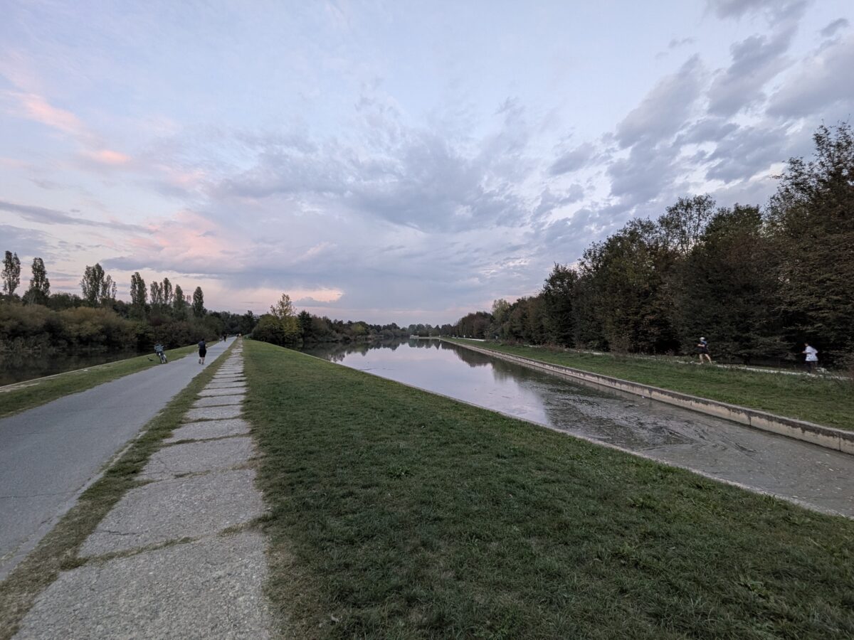 Fotografia scattata con Google Pixel 11 che mostra la gestione del colore e del contrasto della fotocamera ultra-wide da 13 MP.