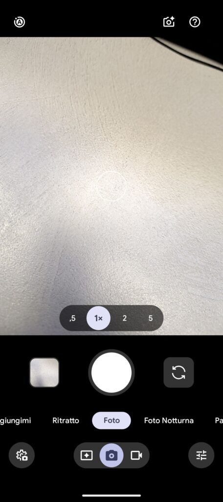 Screenshot dell'interfaccia di Google Pixel 11 con interfaccia delle fotocamera